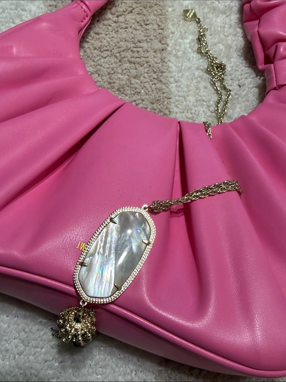Kendra Scott necklace